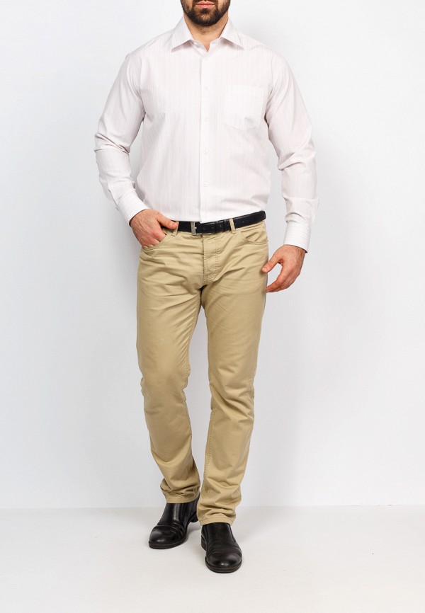 Бежевые брюки и белая рубашка